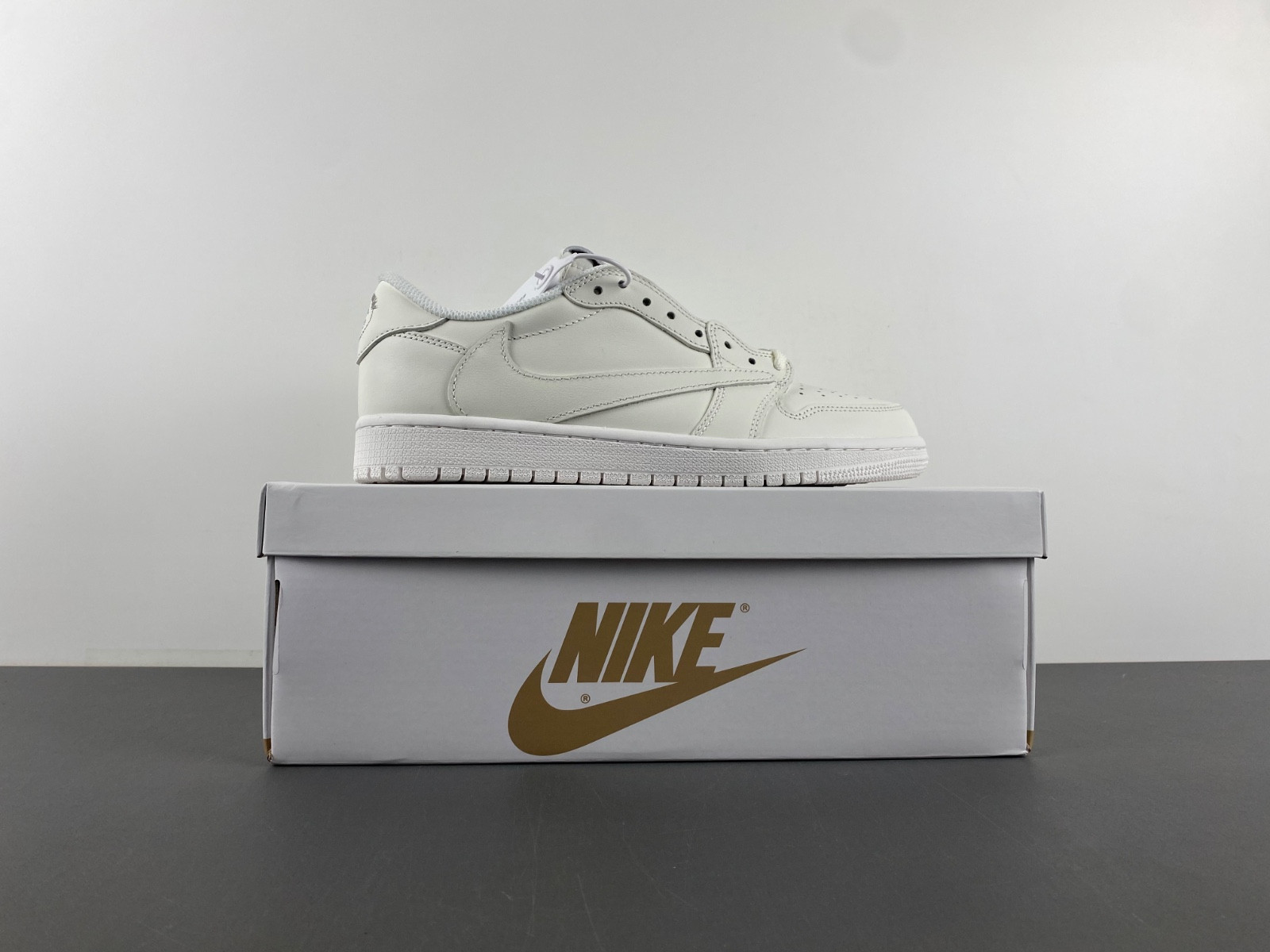 Travis Scott x Air Jordan 1 Low OG1228-111