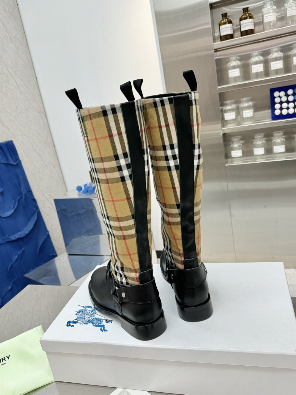 Bv*b*rry Sneaker