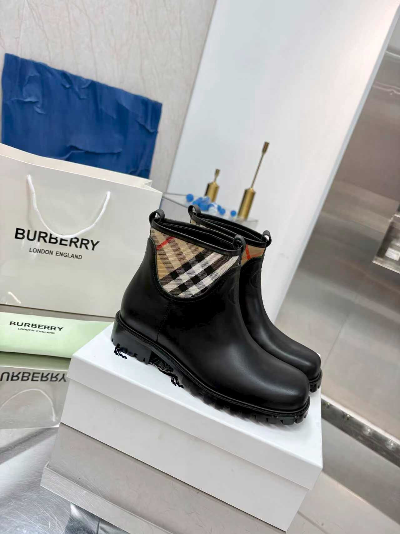 Bv*b*rry Sneaker