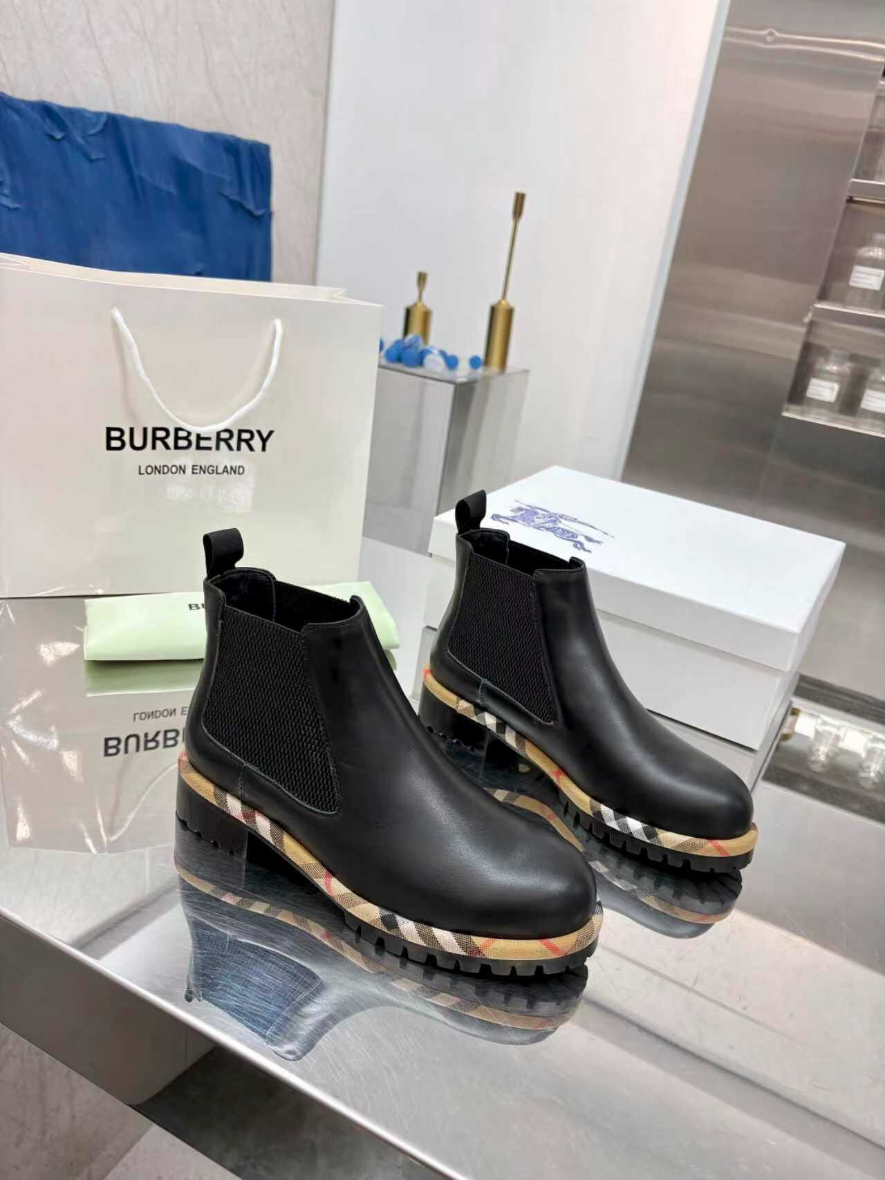 Bv*b*rry Sneaker