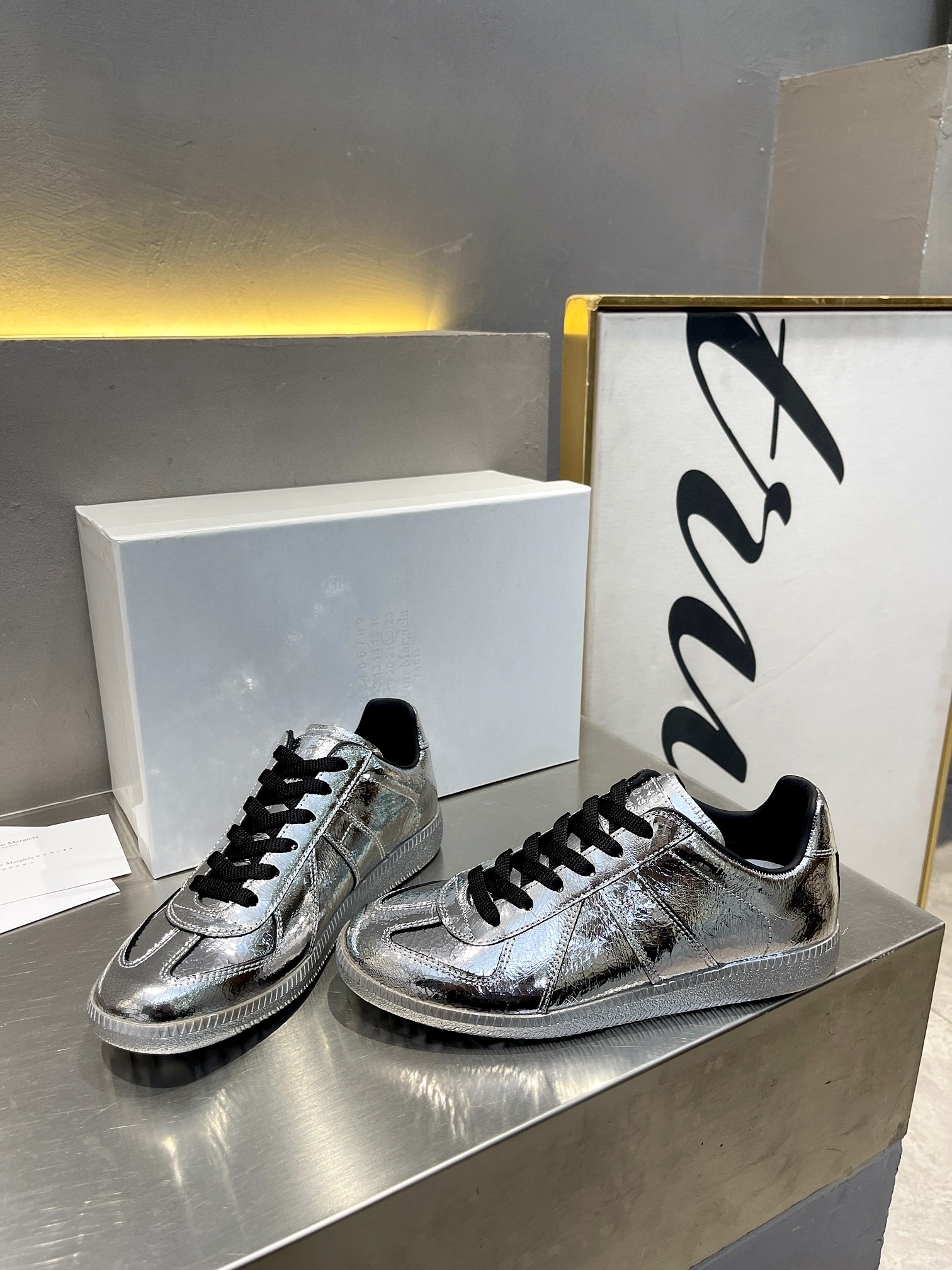 ma*s*n Ma*i*la sneaker