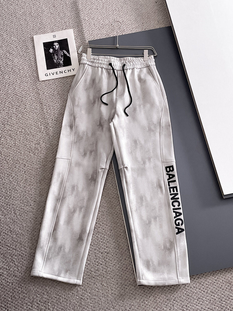 Ba1en*iaga Clothes