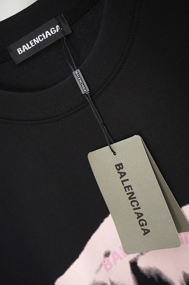 Ba1en*iaga Clothes
