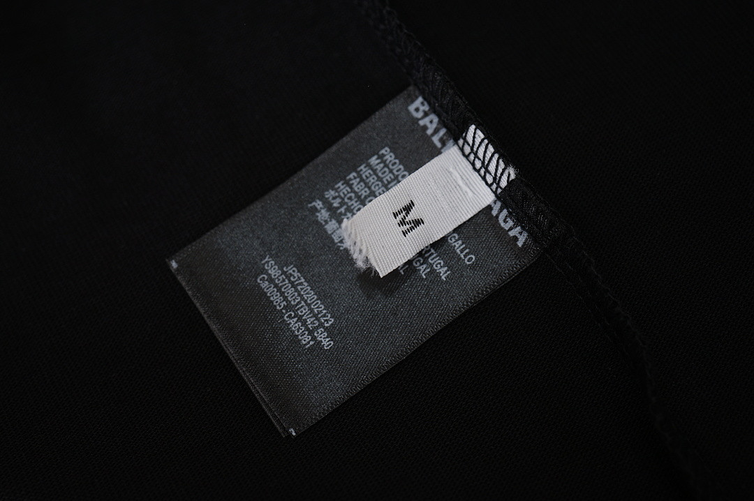 Ba1en*iaga Clothes
