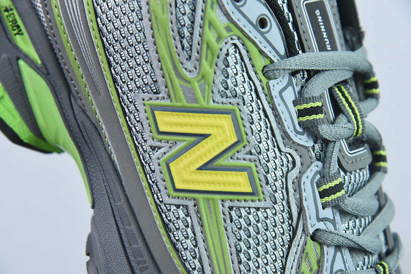 NEW BALANCE SNEAKER