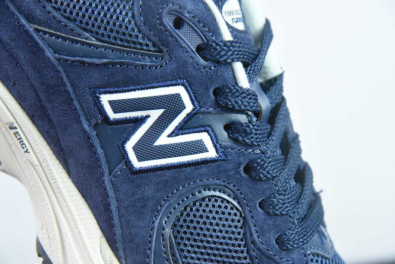 NEW BALANCE SNEAKER
