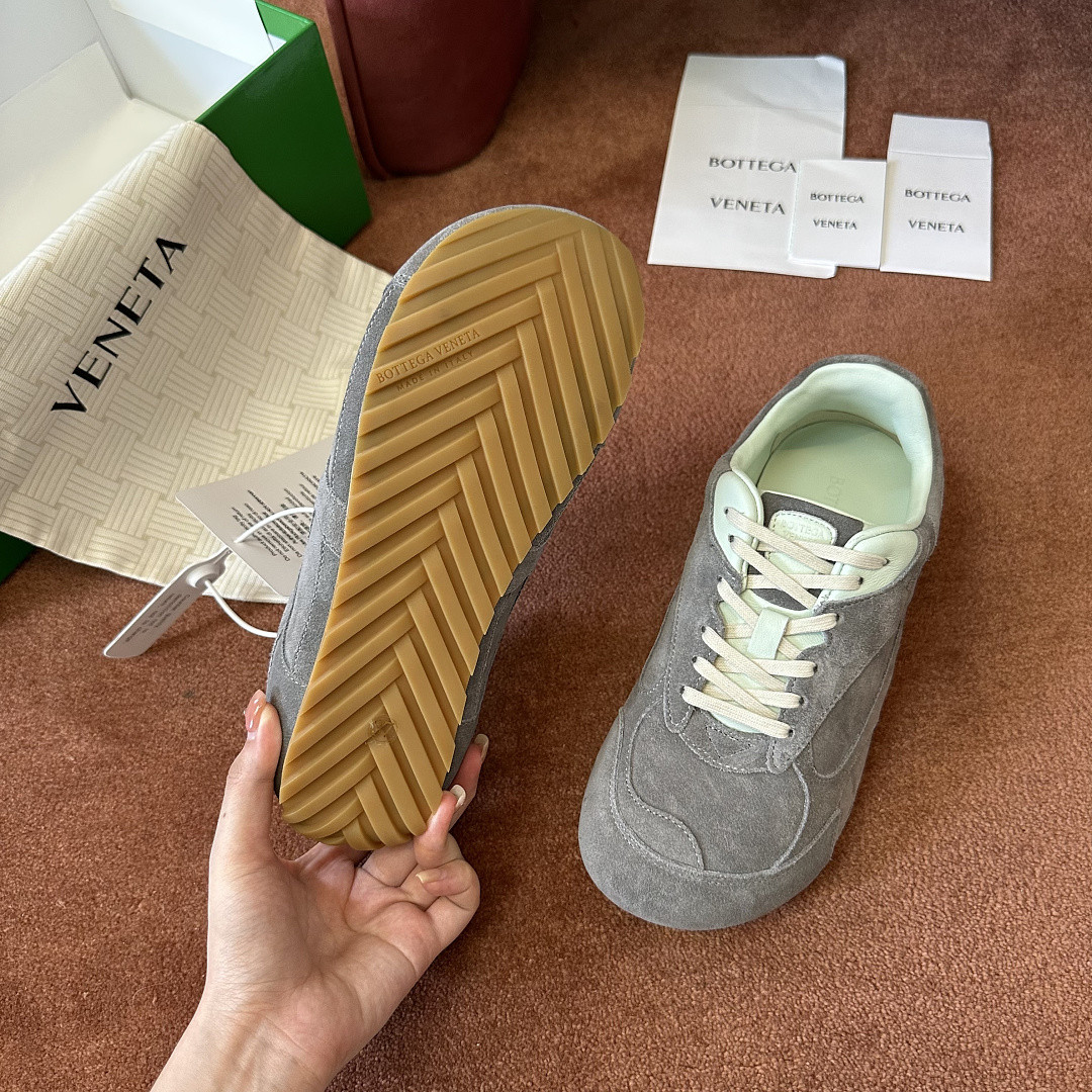 B0tt*ga Ven*ta Sneaker