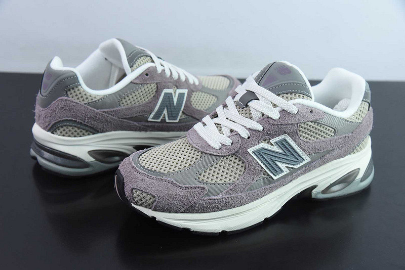 NEW BALANCE SNEAKER