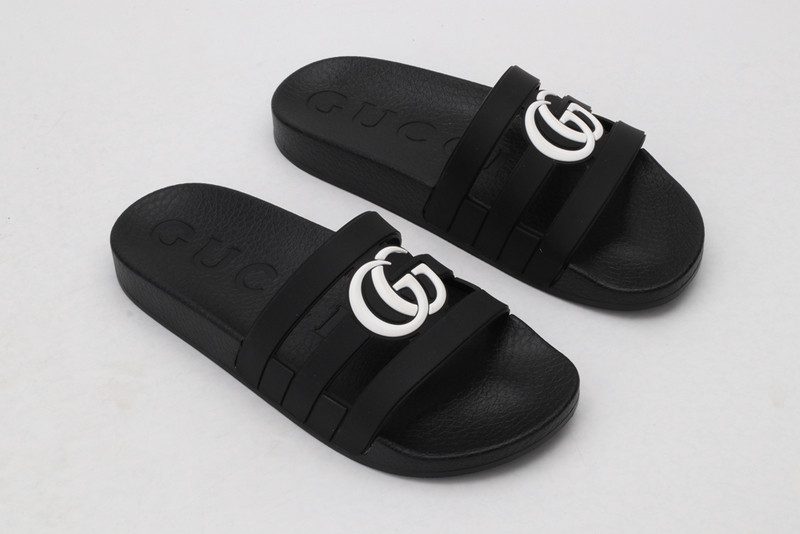 g*u*i sandals
