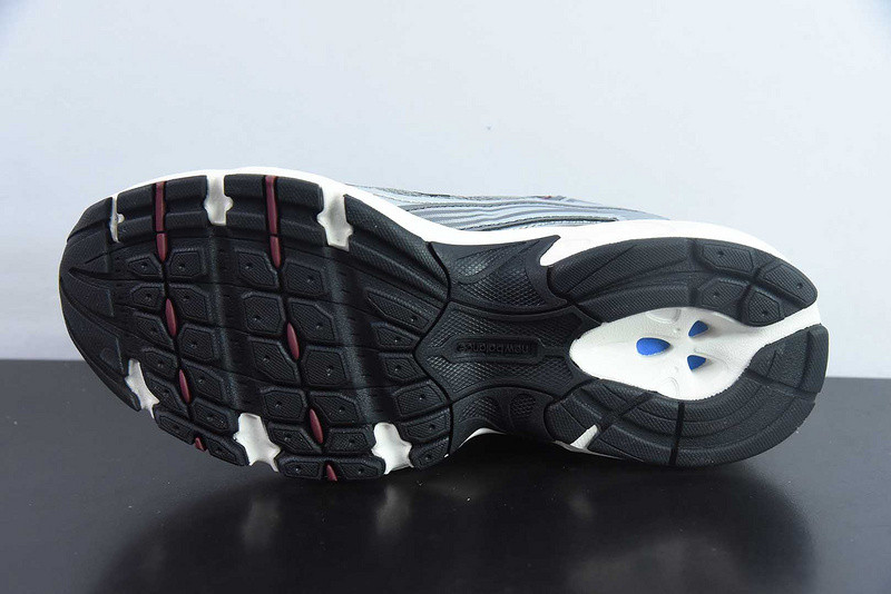 NEW BALANCE SNEAKER