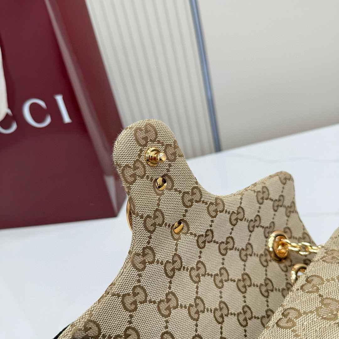 Gvc*1 BAG