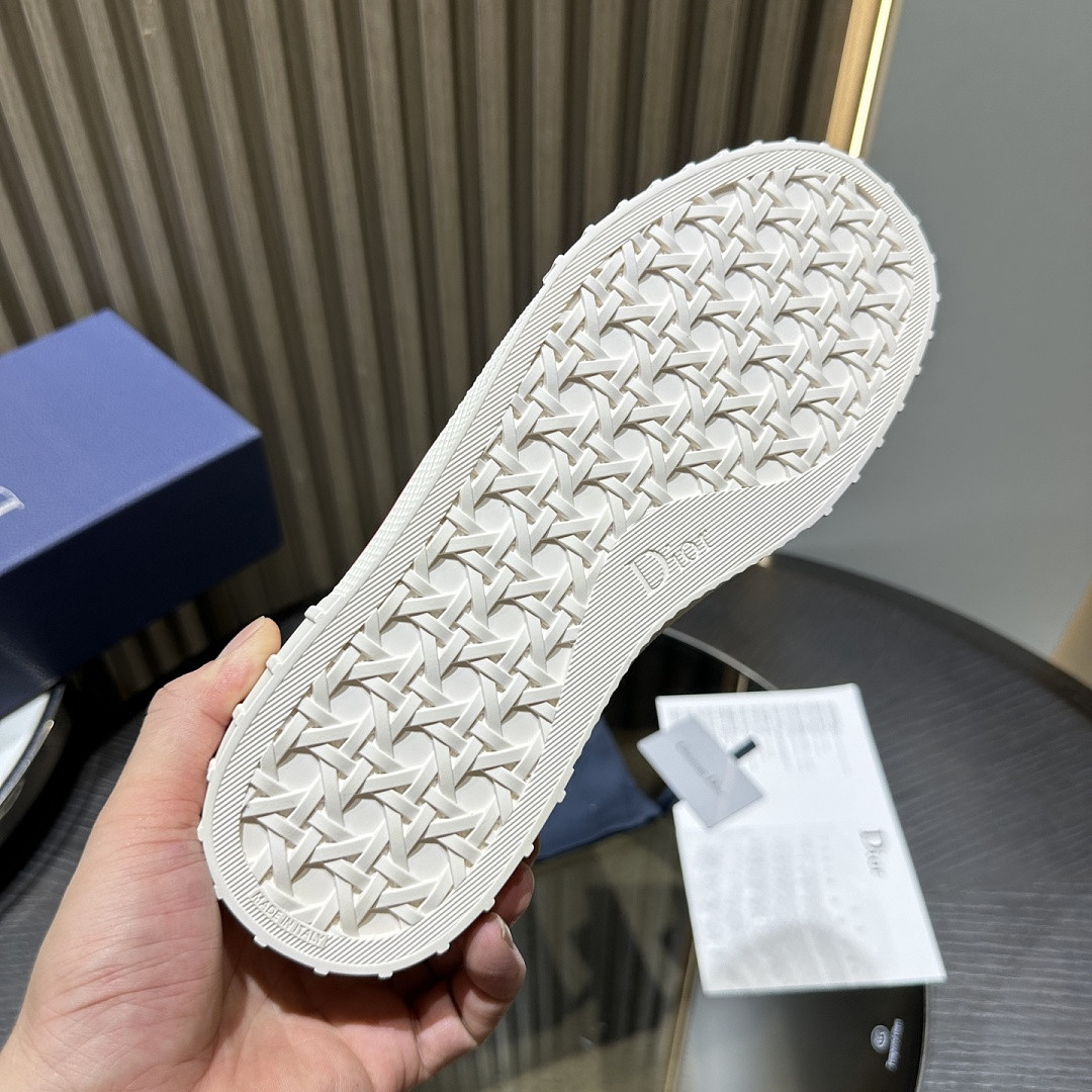 DIO* SNEAKER