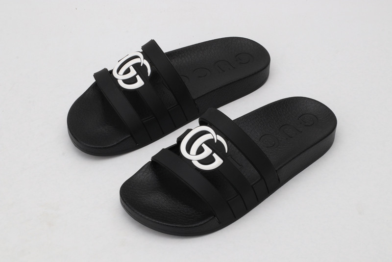 g*u*i sandals