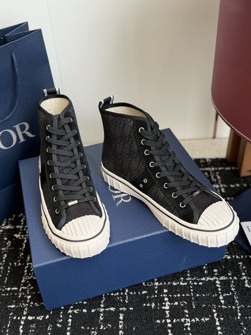 DIO* SNEAKER