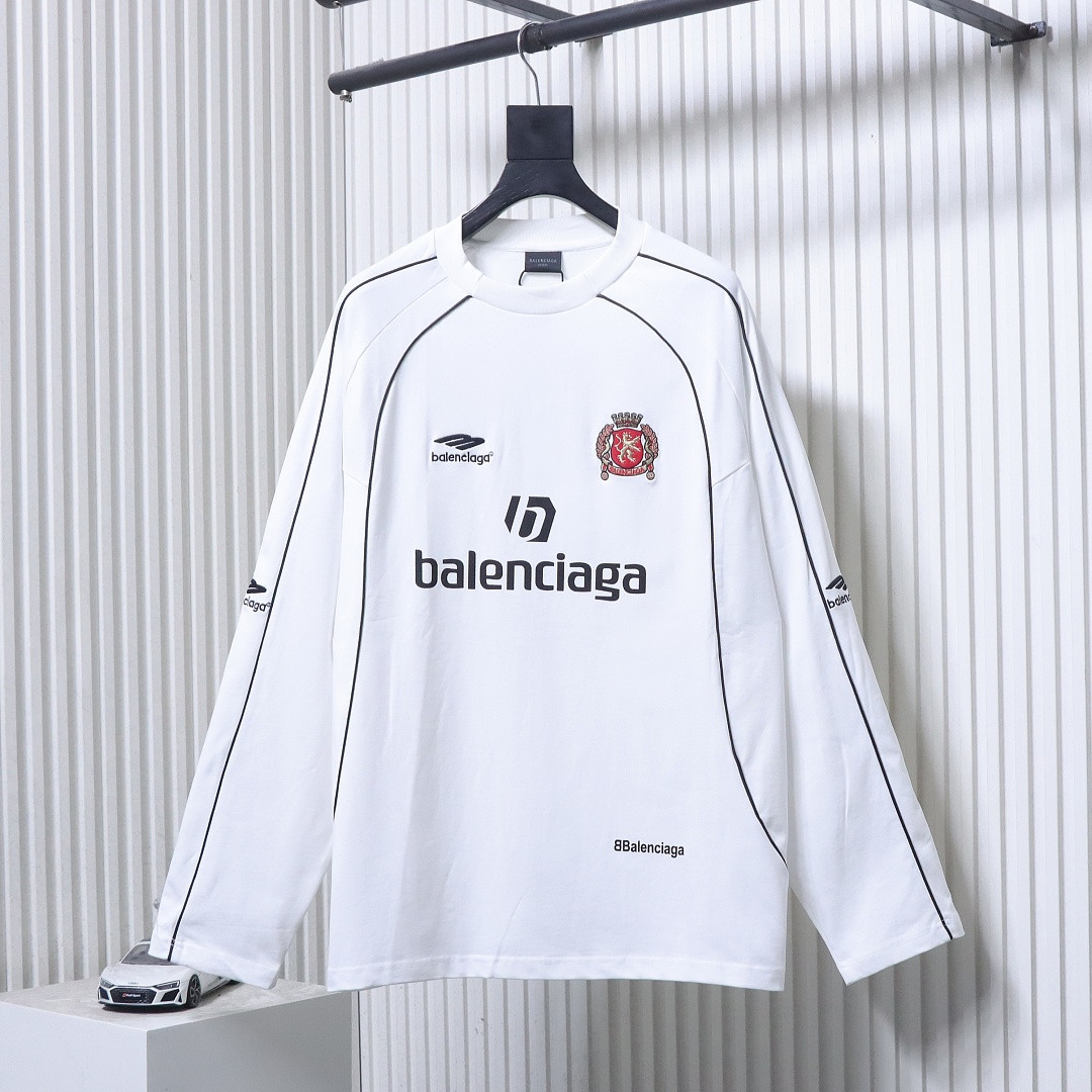 Ba1en*iaga Clothes