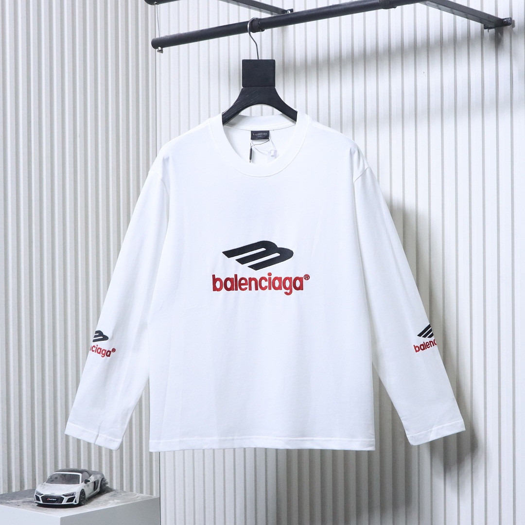 Ba1en*iaga Clothes