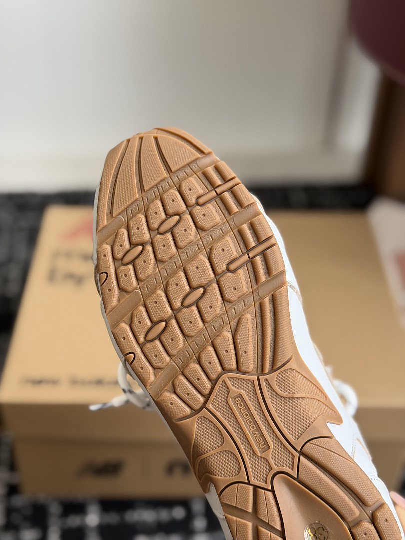M1um1u SNEAKER