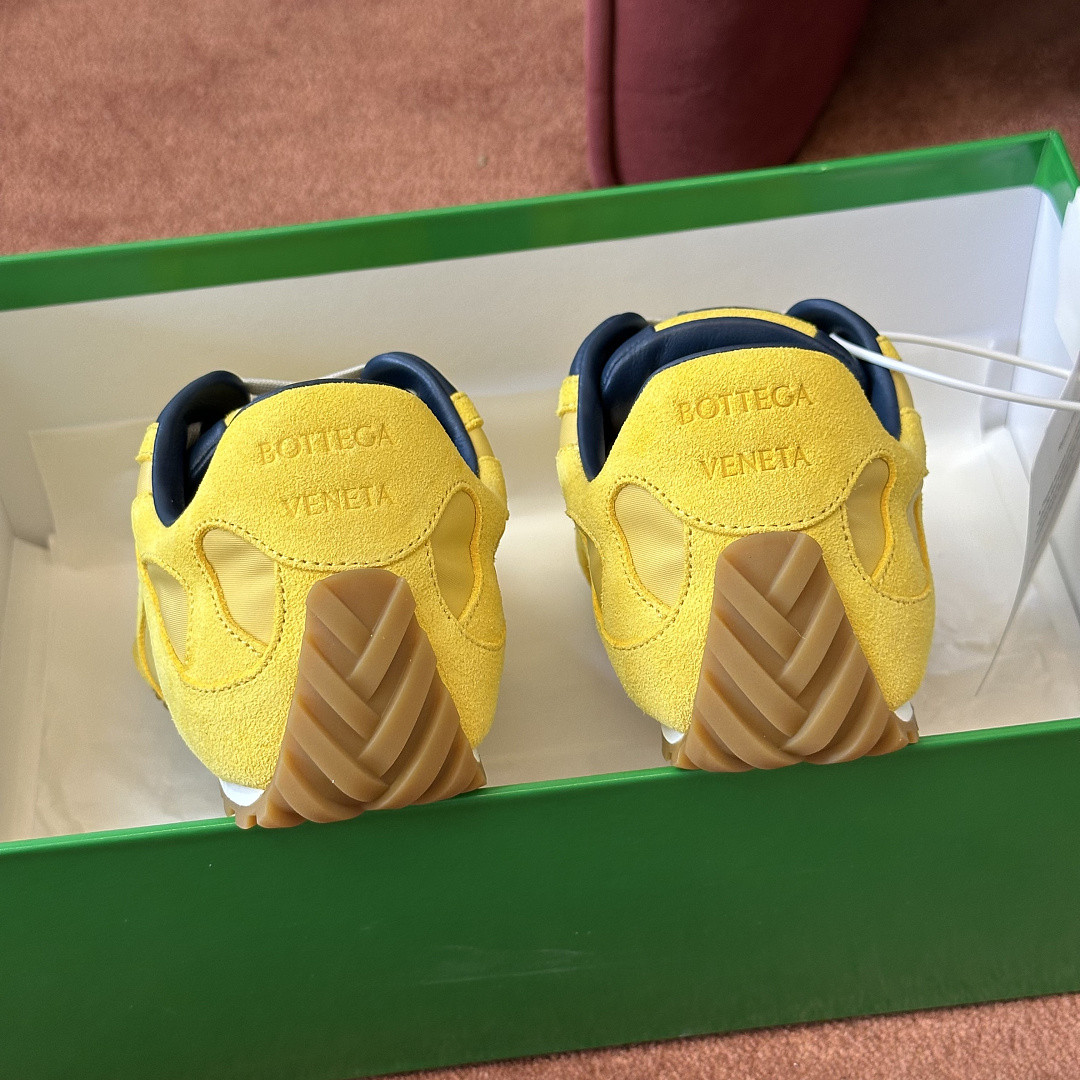 B0tt*ga Ven*ta Sneaker