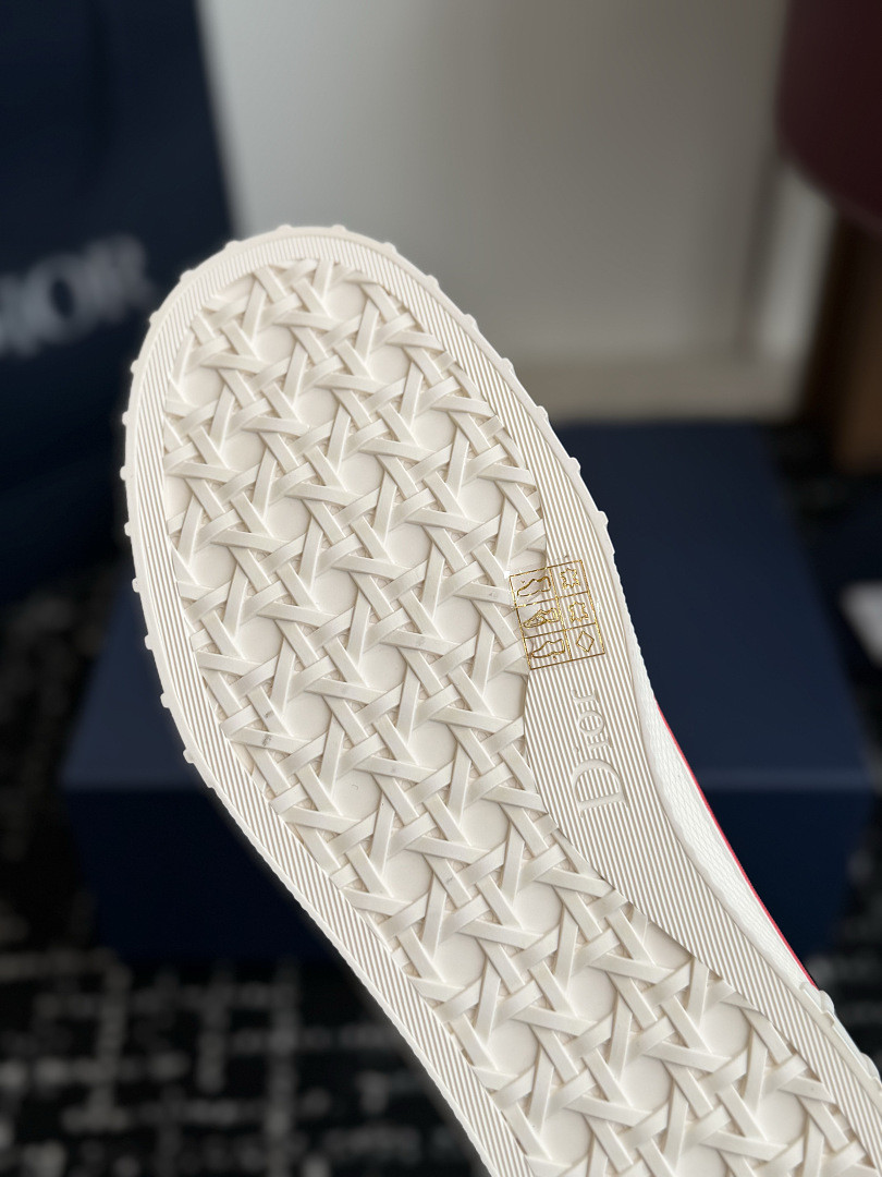 DIO* SNEAKER