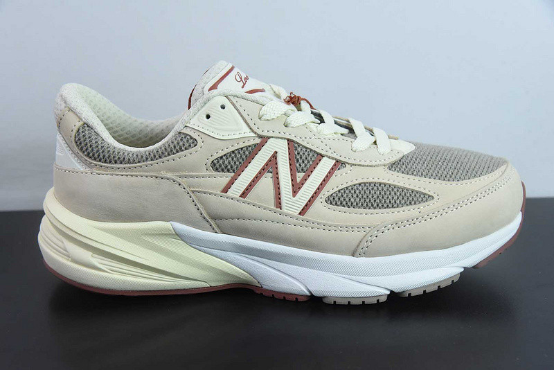 NEW BALANCE SNEAKER