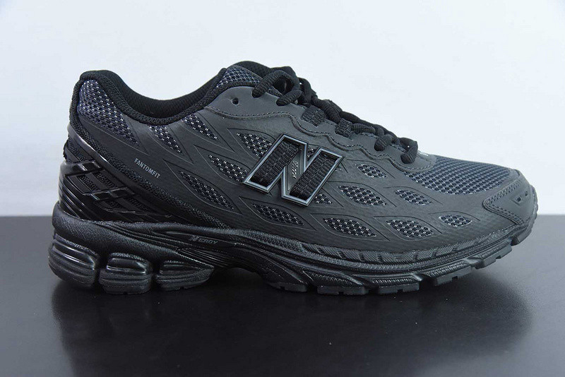 NEW BALANCE SNEAKER