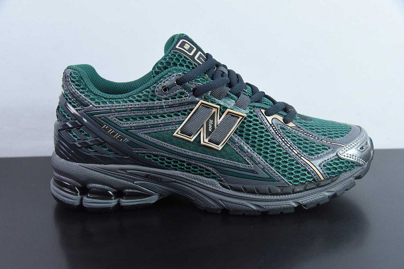 NEW BALANCE SNEAKER