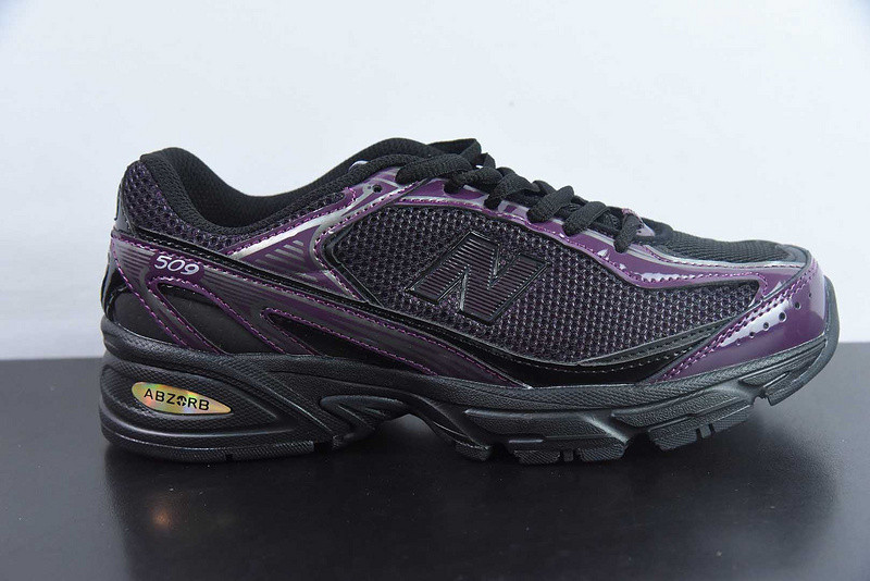 NEW BALANCE SNEAKER
