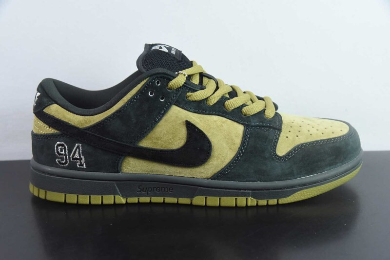 Svp*me x nike sb dunk hq8487-400