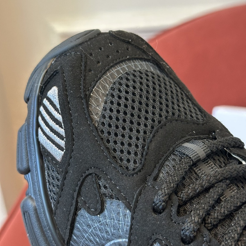 DIO* SNEAKER