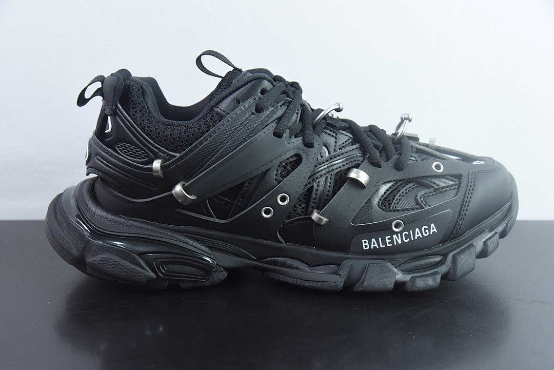 BC TRACK SNEAKER