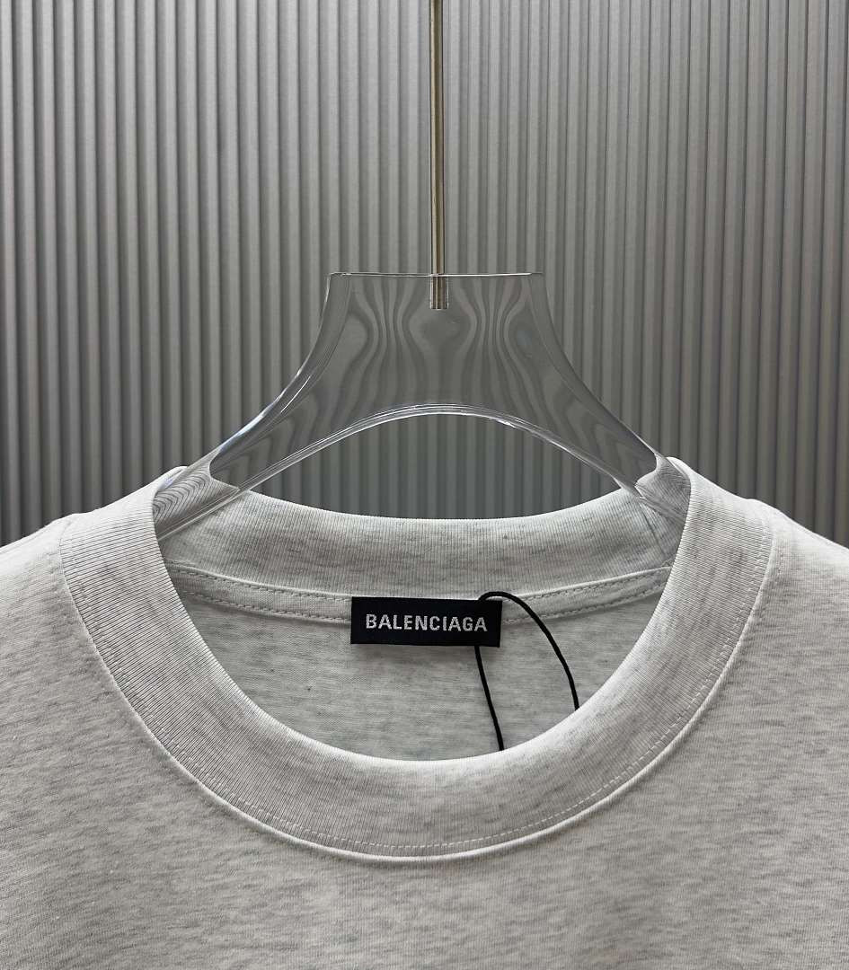 Ba1en*iaga Clothes