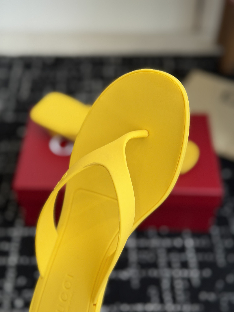 Gvc*1 SANDALS