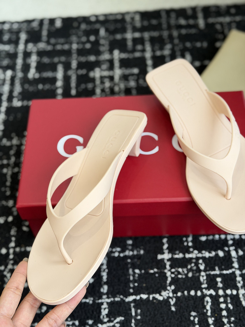Gvc*1 SANDALS