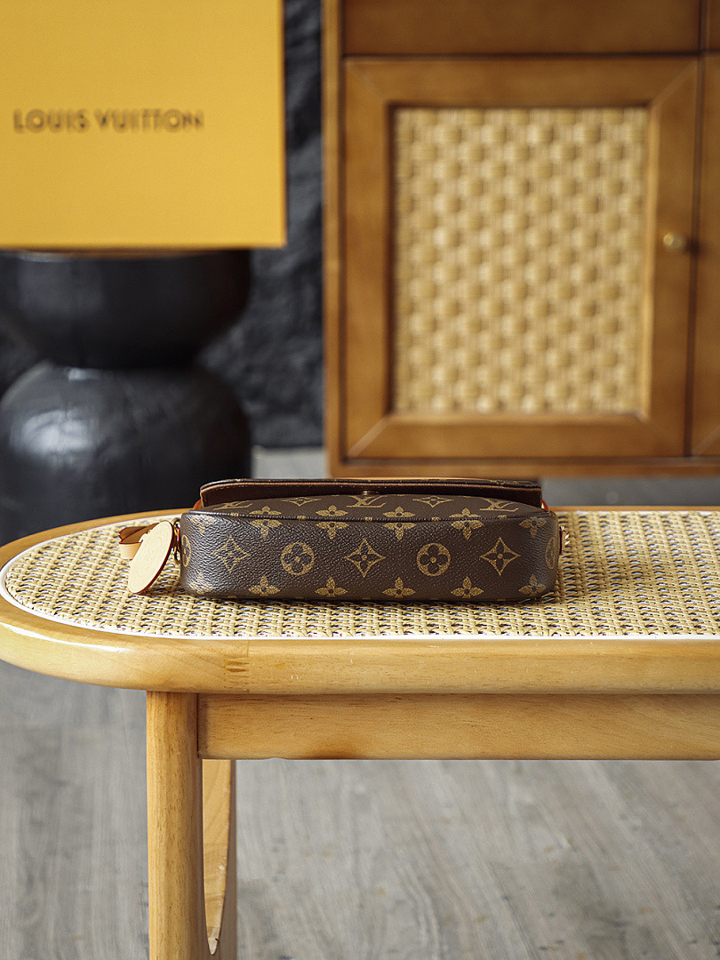LVT PURSE