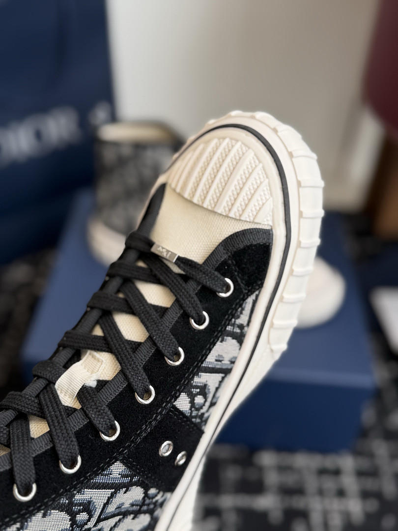 DIO* SNEAKER