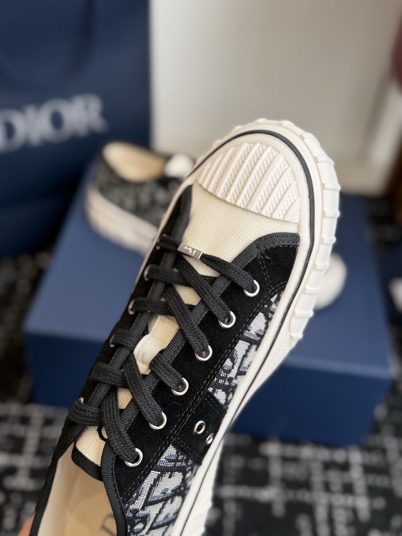 DIO* SNEAKER