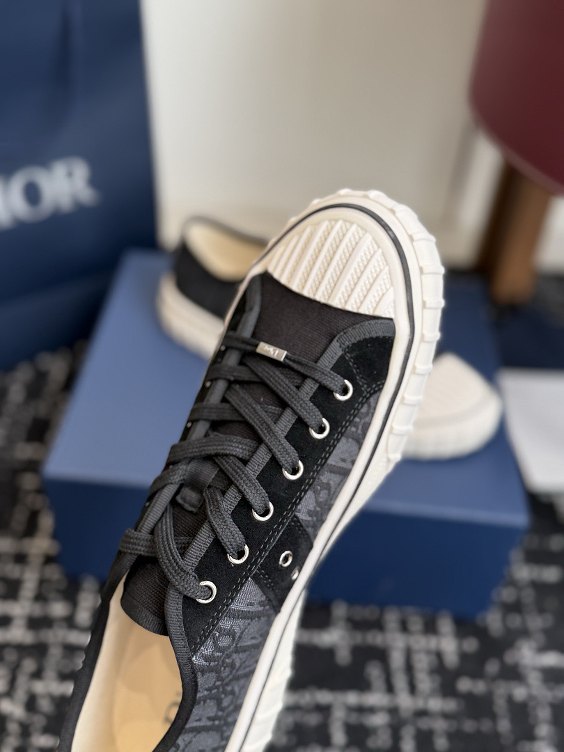 DIO* SNEAKER