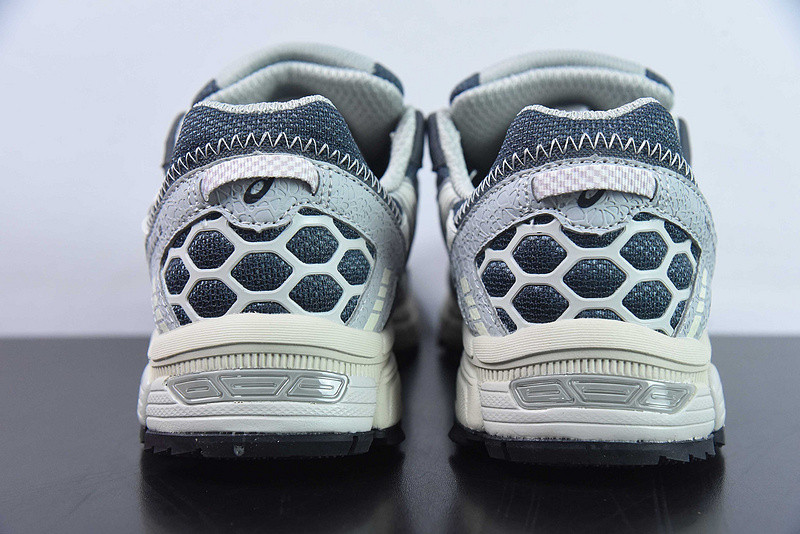 As*ic*s tiger gel-1090