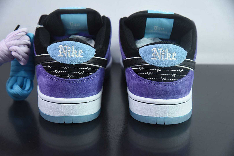 Hayley Wilson x Nike SB Dunk Low HJ0513-500