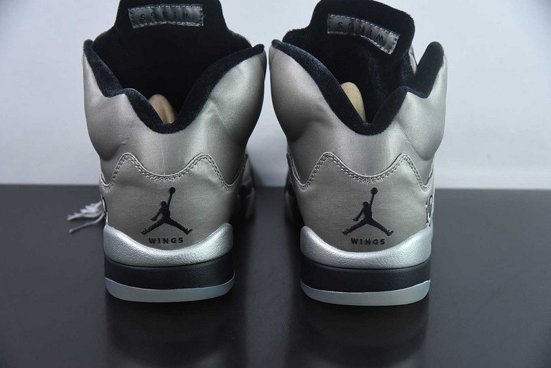 Air Jordan 5 Wings Medium Grey / Black IO2038-001