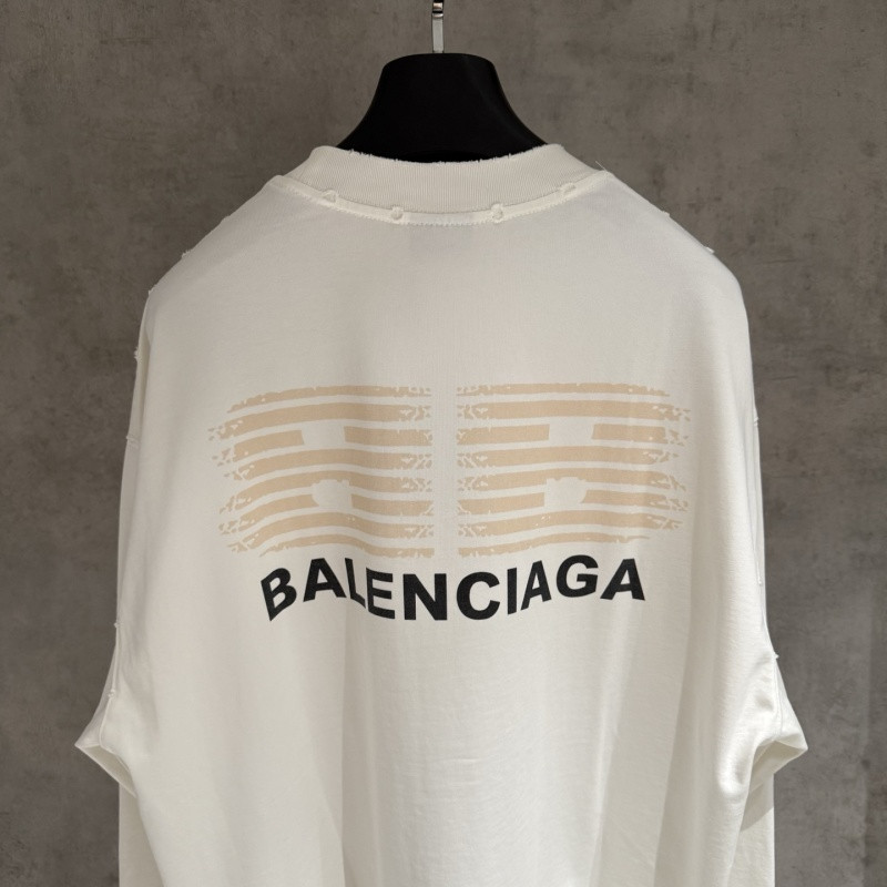 Ba1en*iaga Clothes