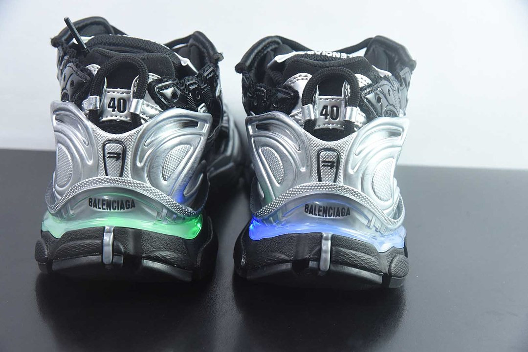Ba1en*iaga Runner Sneaker LED