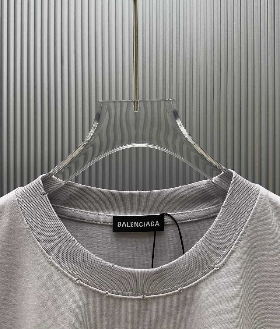 Ba1en*iaga Clothes
