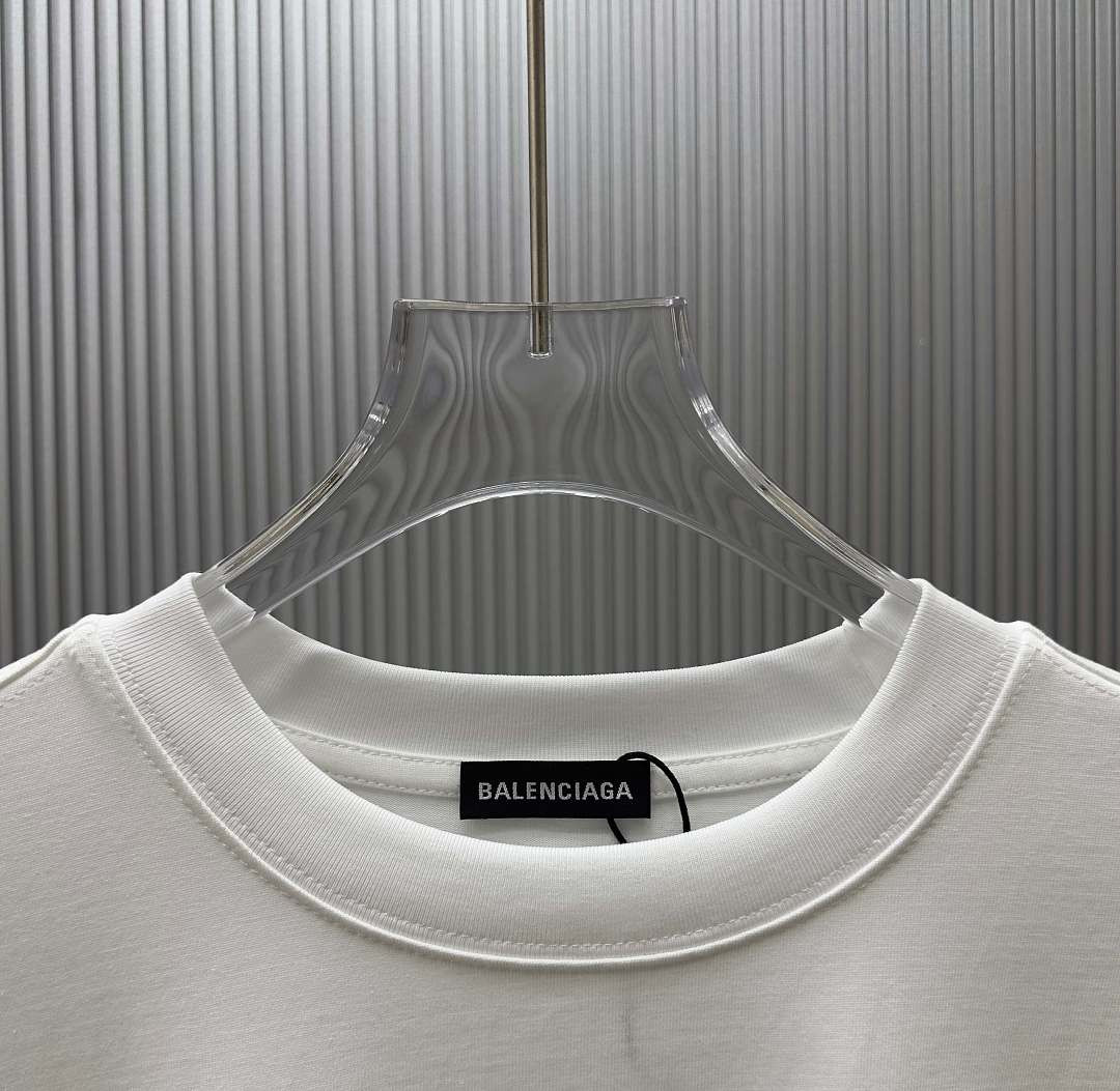Ba1en*iaga Clothes