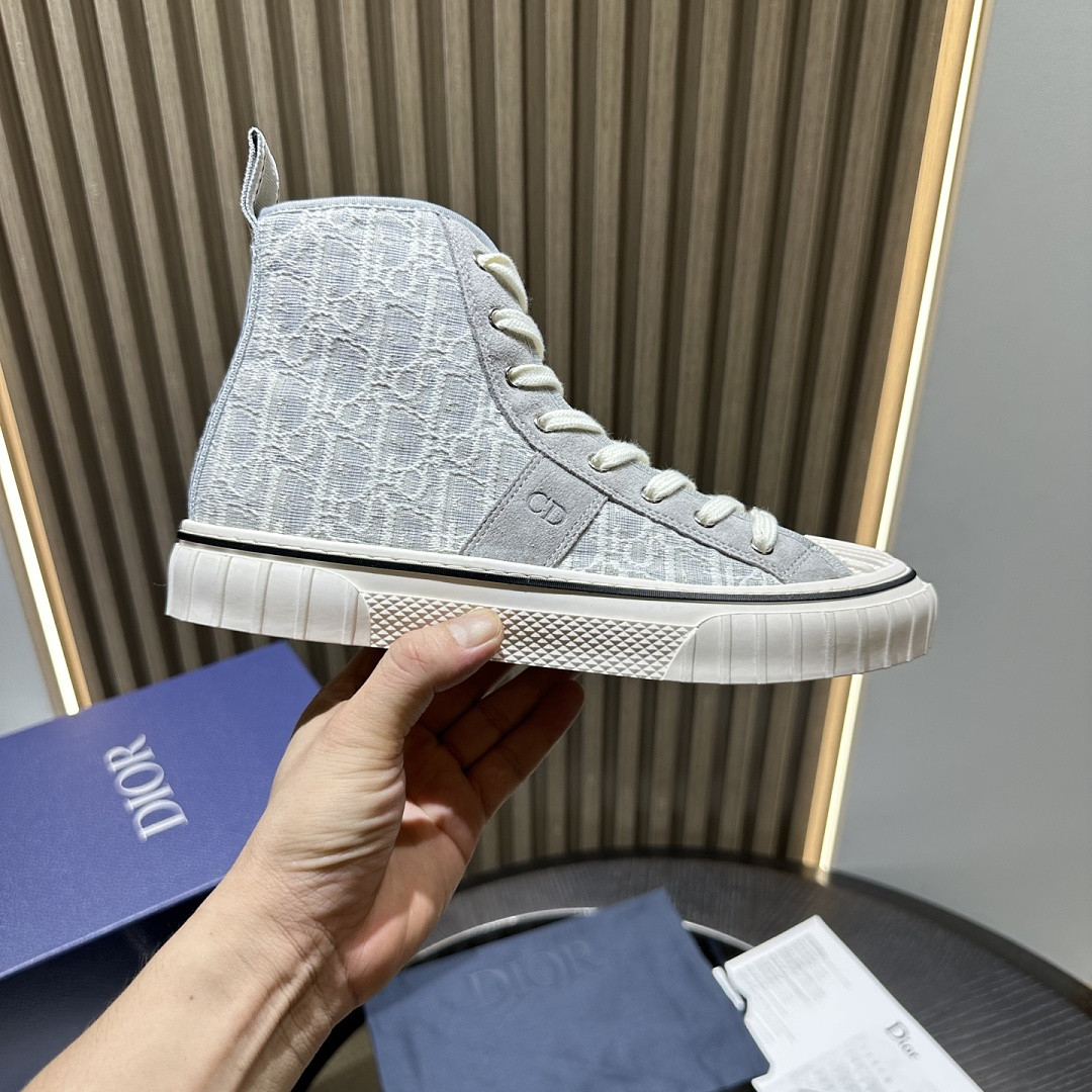 DIO* SNEAKER
