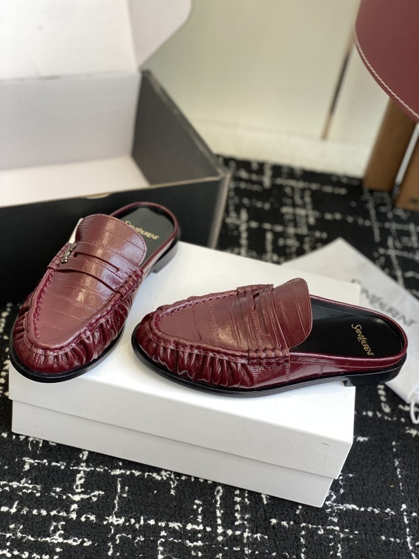 SAINT LAURENT Sneaker