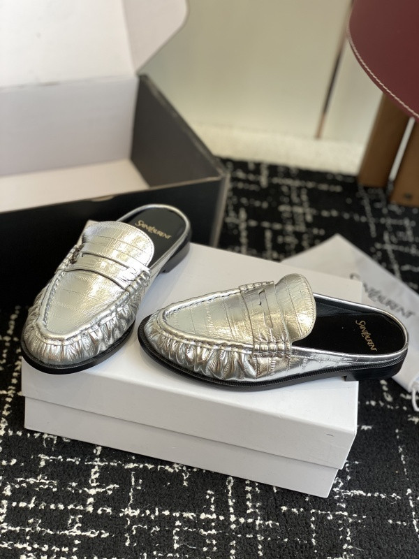 SAINT LAURENT Sneaker