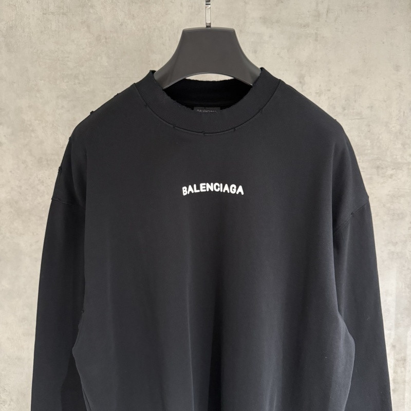 Ba1en*iaga Clothes