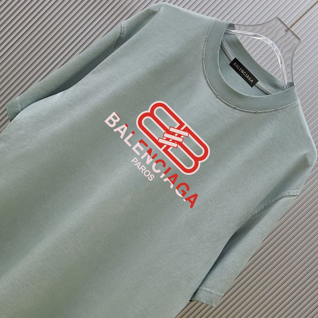Ba1en*iaga Clothes