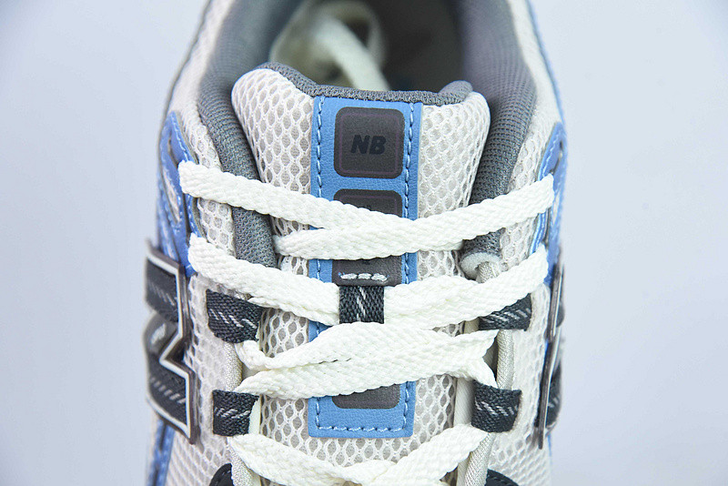 NEW BALANCE SNEAKER
